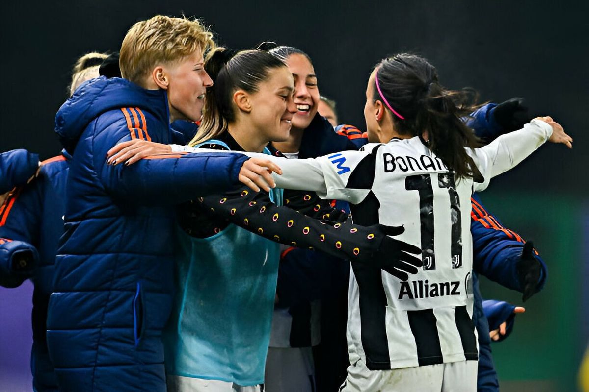 Barbara Bonansea Barbara Bonansea of Juventus (right) celebrates with her team-mates after scoring a goal during the Women Serie A match between Fiorentina and Juventus at Viola Park on December 15, 2024 in Florence, Italy.